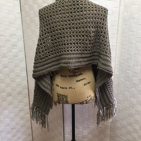 crochet scarf with pockets and fringe - Picture 11 of 11